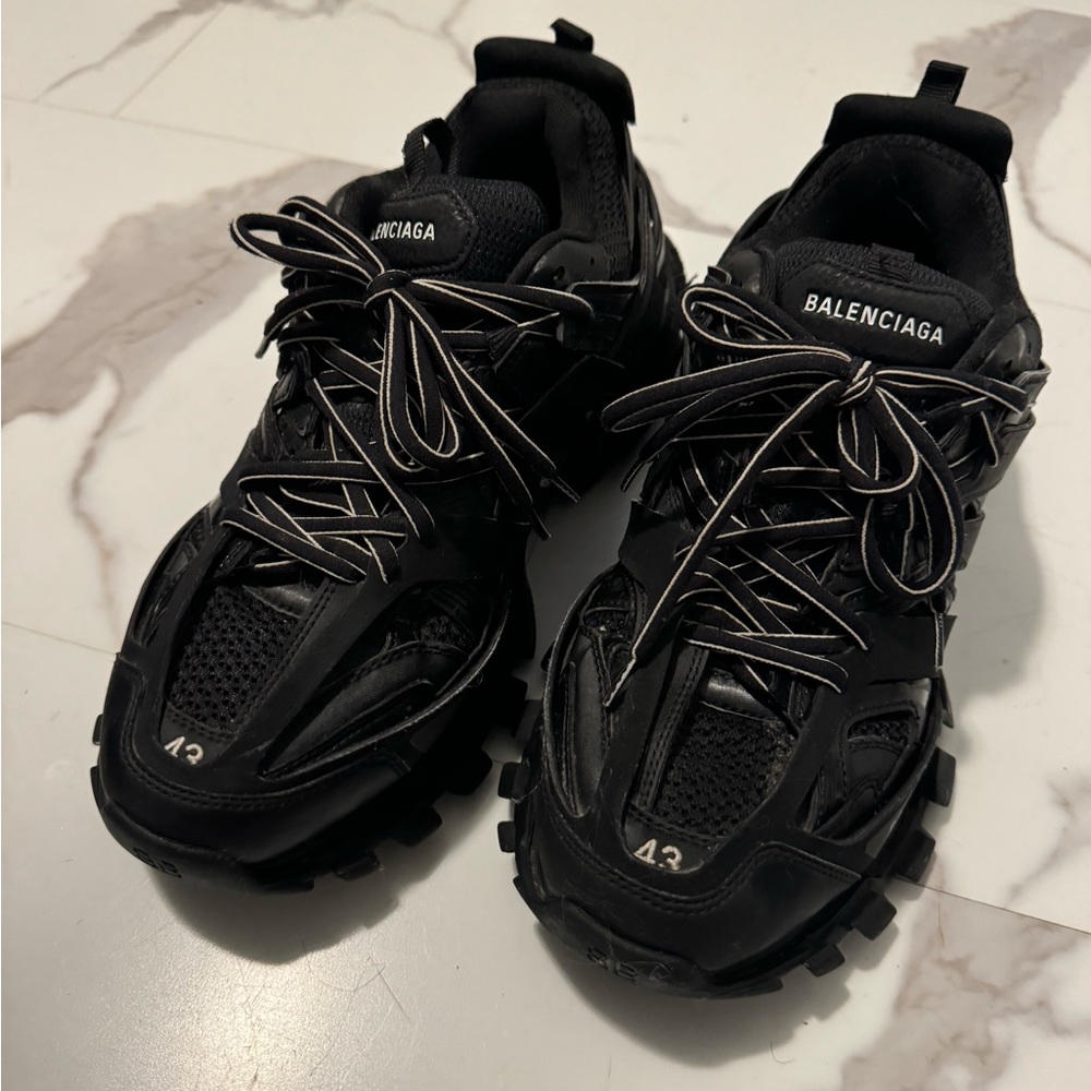 MENS SIZE 10 BALENCIAGA RUNNERS